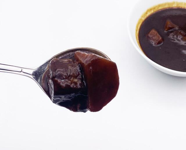 サラッとした口当たりのデミグラスソースはワインの酸味を強く感じます