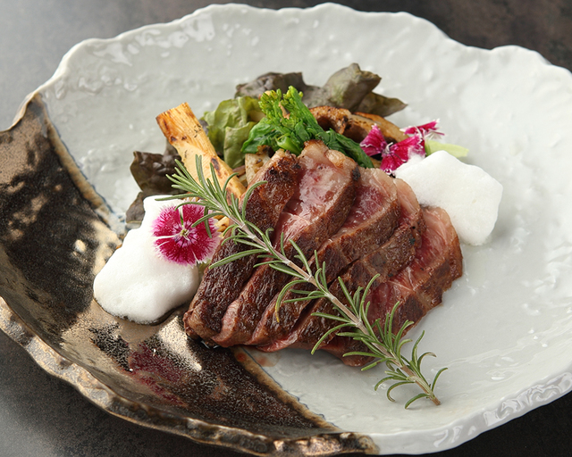 神戸牛霜降りステーキ  7,128円(税込)