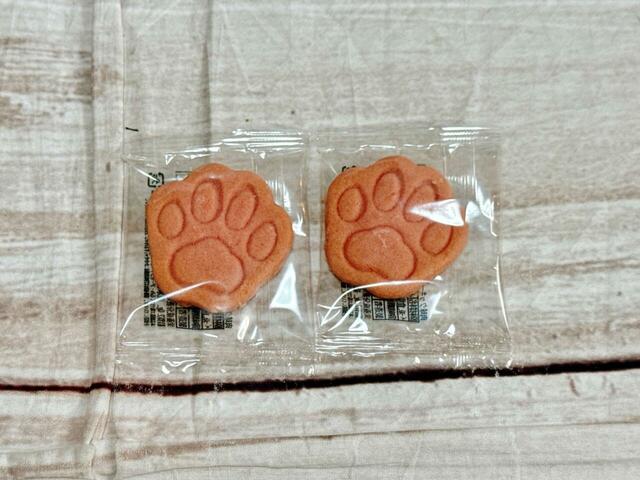 肉球クッキーはいちご味♪