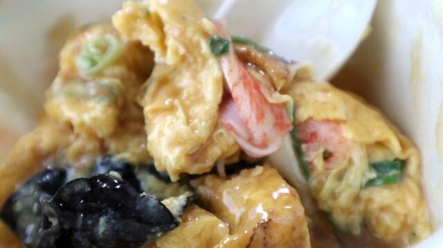 【餃子の王将  カニ玉】大きなカニかま2本に、ぷりぷりのきくらげが食感のいいアクセントでした