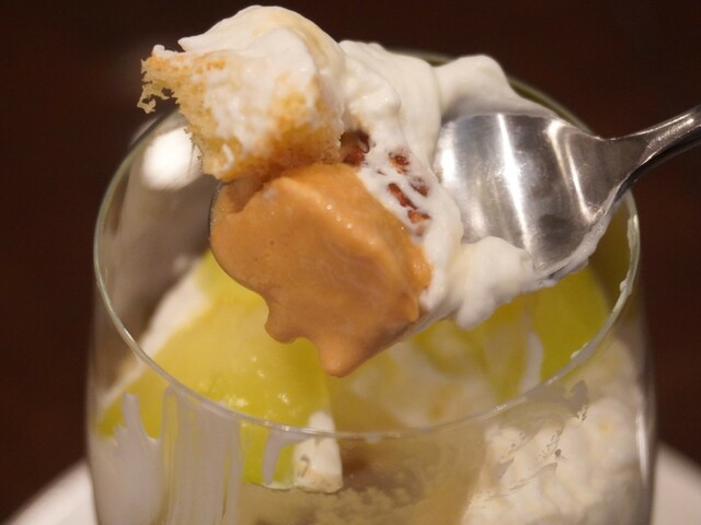 【ロイヤルホスト】「メロンのショートケーキ仕立て」1,078円（税込）