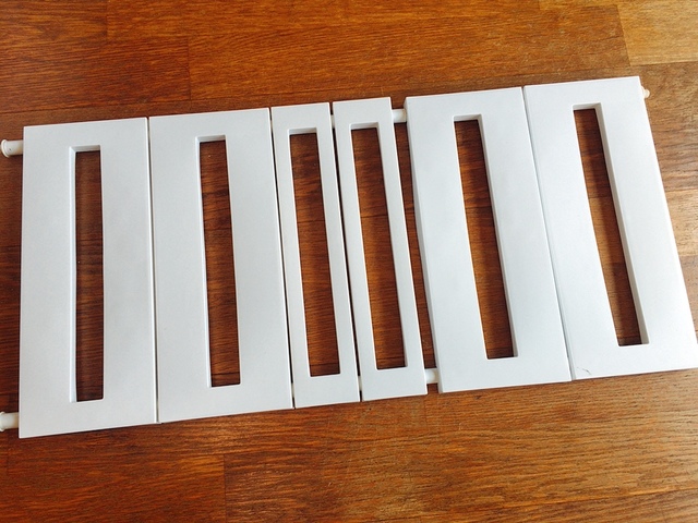 【伸縮フリーラック クラネ (幅46～75cm)】天板は大きいものと小さいものがあり、カスタマイズ可能