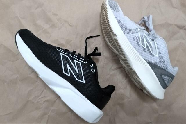 【ニューバランス ランニングシューズ E430】履き心地もよく似ていますが、E430のほうがソフトかつ曲線的で、ファッション性＜健康志向と感じました！