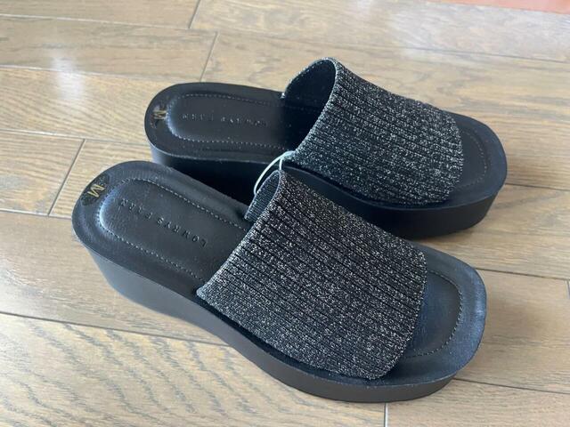 【LOWRYS FARM　カンドウフィットニットサンダル】カラーはブラック、ブラックラメ、シルバーラメ、レッド、アイボリーがあります