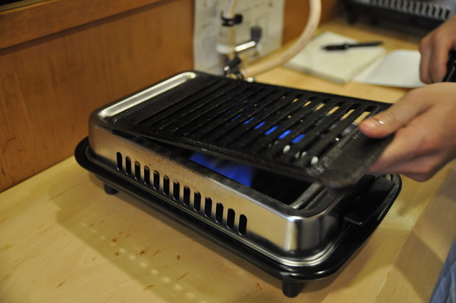 立ち食い焼肉を体験!／治郎丸　鉄板はこんな感じ