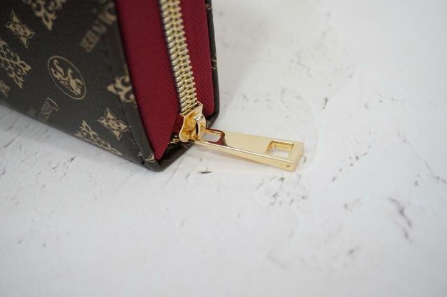 高級感のあるゴールドのファスナー