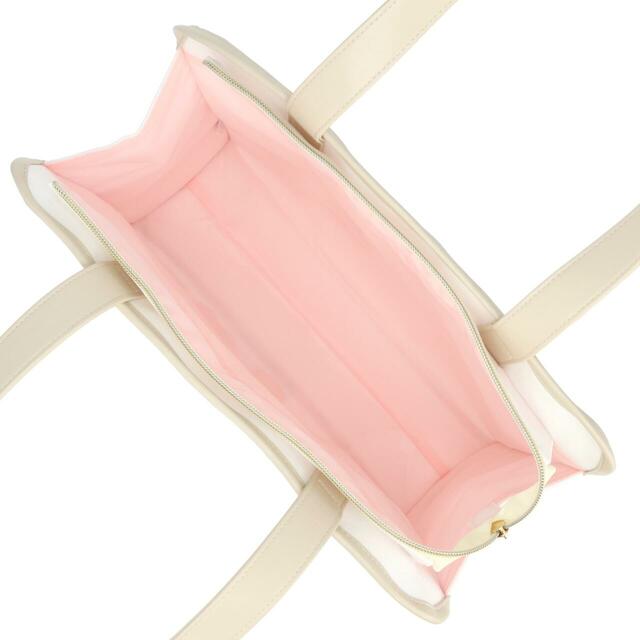 トートバッグ 4,600円｜「ダッフィー＆フレンズのワンダーズ・バイ・ユア・サイド」グッズ｜販売店舗：東京ディズニーシー「マクダックス・デパートメントストア」｜発売日：2026年6月2日（火）