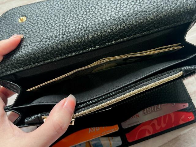 マチ付きなのでお札が見やすいお札入れ