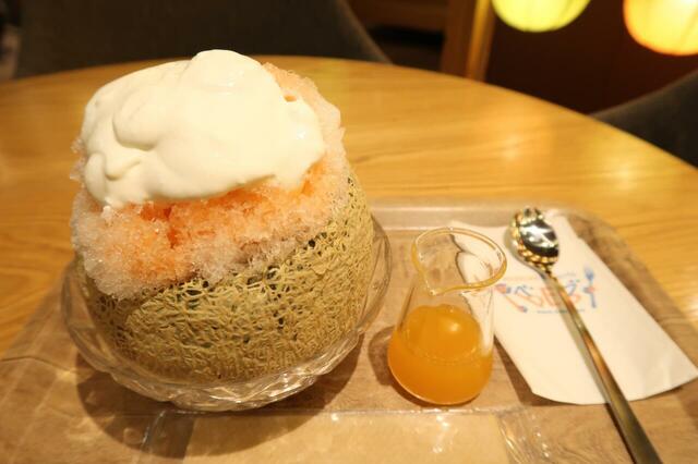 【BEB5土浦】メロンまるごとかき氷　赤肉メロン　シロップも果汁でできています