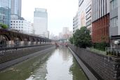 万世橋から神田川を見る