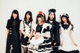 BAND-MAID　左からMISA(Ba.)、AKANE(Dr.) 、小鳩ミク(Gt&Vo.)、 SAIKI(Vo.)、 KANAMI(Gt.)