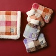 【Afternoon Tea LIVING】ブランケット ¥4,400、湯たんぽ 各¥4,400、蓄熱式湯たんぽ 各¥4,400