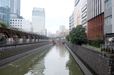 万世橋から神田川を見る