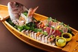 東京ドームホテル「アニバーサリーパーティプラン2025」刺身船盛り（真鯛の姿入り）