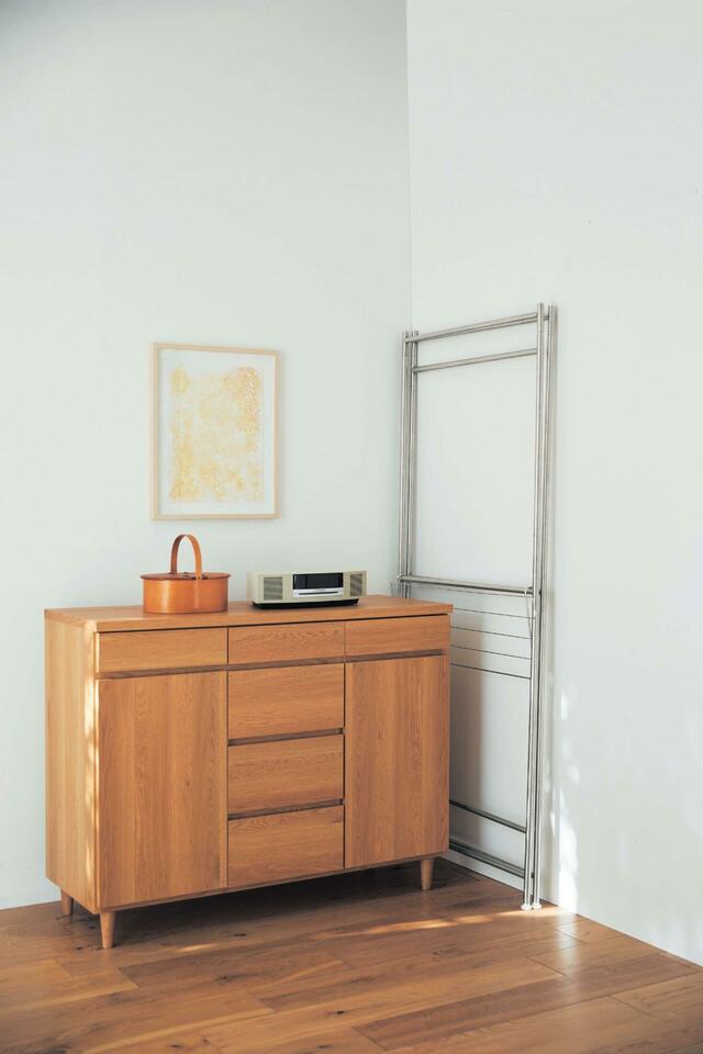 大容量なのにスリムに折りたためるステンレス製軽量屏風型室内物干し｜5,990 円 （税込）