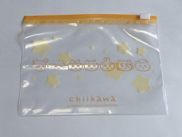 イエローは古本屋以外のレビュラーキャラが勢揃い。ちんまりとしたちいかわたちのお顔がかわいい！