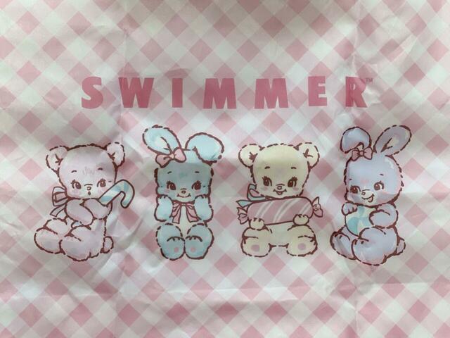 キャンディーなどのお菓子を持っている姿が可愛い〜!