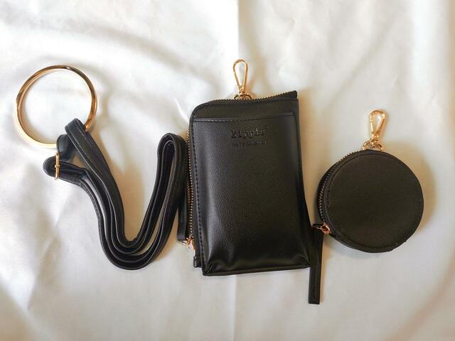 スマホポーチの中に、取り付け可能なショルダー付き