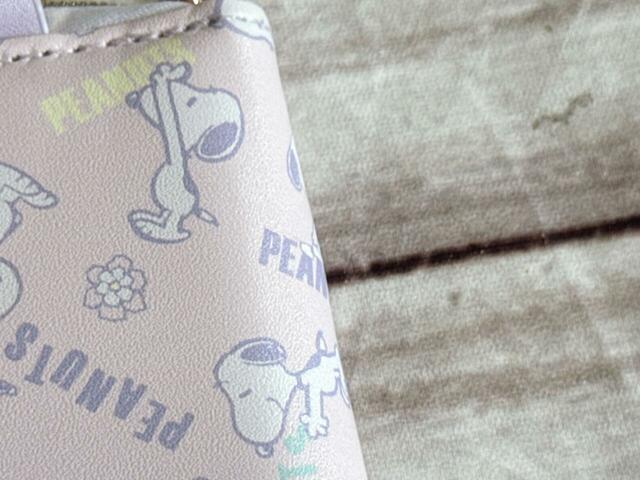 素材は高級感たっぷりな合成皮革！