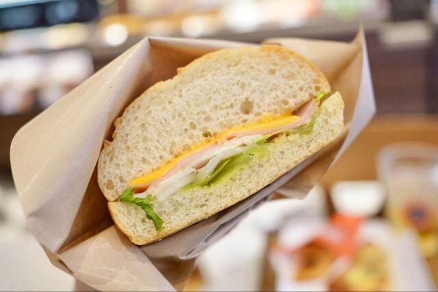 【サンマルクカフェ　ランチセット】ガブリとかじりつきたくなるホットサンド