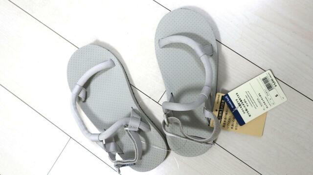 【mont-bell ロックオンサンダル】アイボリーを購入。他にブラック・ブラウン・グリーン・ネイビー・イエローがあります