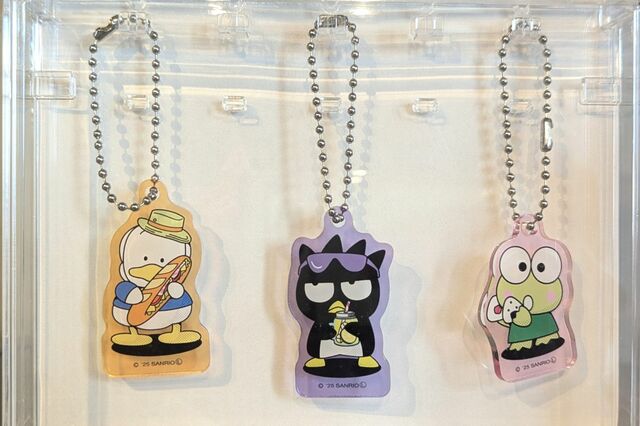 【はぴだんぶい わいわいピクニックカフェ】「アクリルキーホルダー（ランダム6種）」（あひるのペックル、バッドばつ丸、けろけろけろっぴ）770円