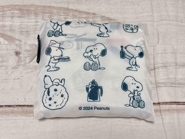 ポケットの背面もスヌーピーの総柄！