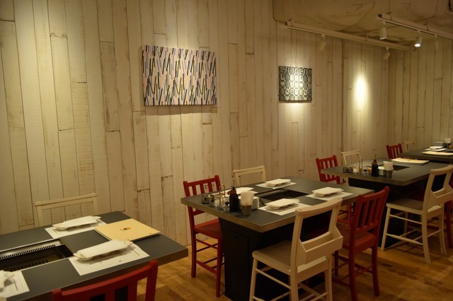 壁面のファブリックパネルは手作り