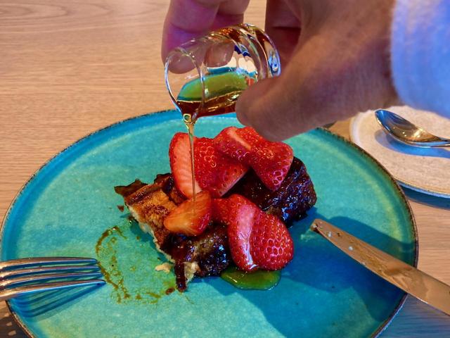 そのまま味わった後、メイプルシロップをかけてみよう