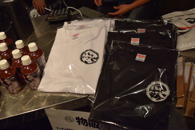 リーマンマッチョに裸エプロン「劇団マッチョ」いよいよデビュー