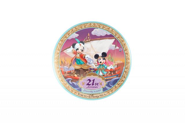 カンバッジ 350円｜サイズ：直径約9cm｜東京ディズニーシー開園21周年をお祝いするグッズ｜発売日：2022年9月4日（日）｜販売店舗：エンポーリオ