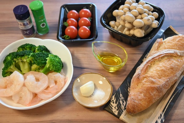 【むき海老とブロッコリーのガーリックオリーブオイル炒め】材料（2人分）