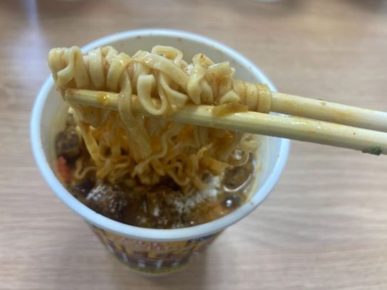 【日清カップヌードル「欧風チーズカレー」】チーズのこくがおいしい！