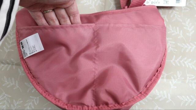 【UNIQLO ラウンドミニショルダーバッグ】本体を裏返して内ポケットを見てみました