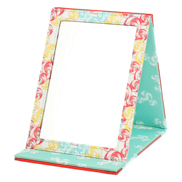 ミラー 1,900円｜ディズニーキャラクターがいっぱいのグロサリーストアをモチーフにしたグッズ｜販売店舗：東京ディズニーランド「ホームストア」、東京ディズニーシー「ヴィラ・ドナルド・ホームショップ」｜発売日：2024年10月10日（木）