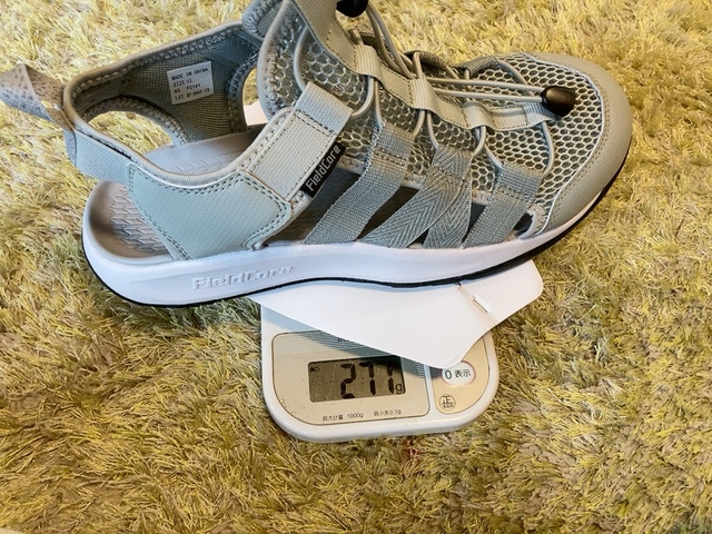【ワークマン フィールドサンダルアドバンス】重さはLサイズで片足277g。長時間履いても重さで足が疲れません！