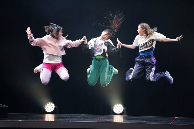 梅棒 11th STAGE 『ラヴ・ミー・ドゥー!!』より　© 飯野高拓[梅棒]