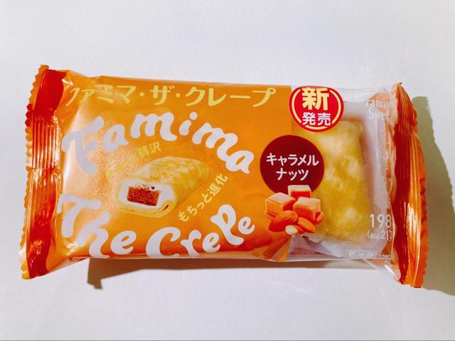 【ファミリーマート　ファミマ・ザ・クレープ　キャラメルナッツ】オレンジとブラウンを基調としたポップなパッケージです