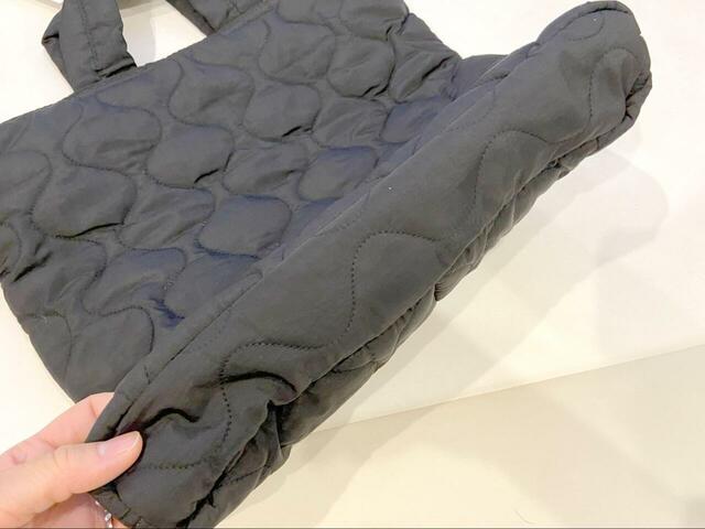 【B:MING by BEAMS キルト トート バッグ】マチはそれほどないので、厚みのあるものは注意したほうが良いかもしれません