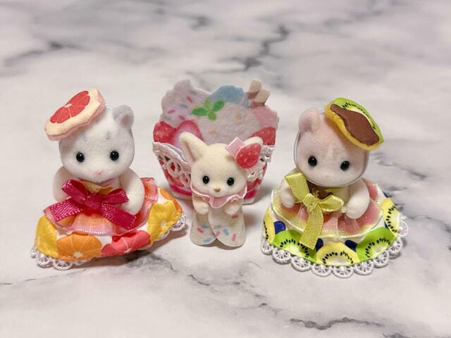 ゆきヒョウの赤ちゃん、フェネックの小さい赤ちゃん、カールミミネコの赤ちゃんの3点セット