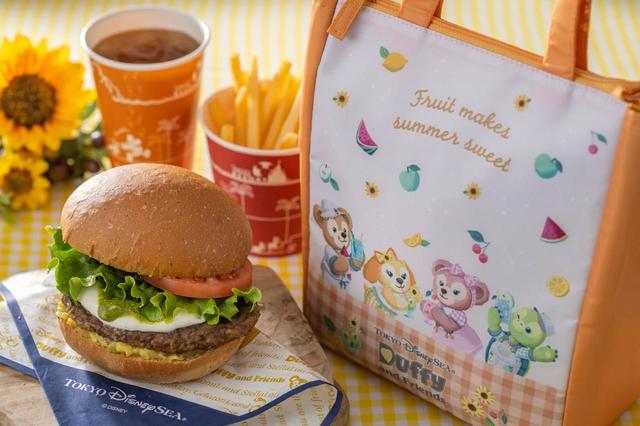 ケープコッド・クックオフのファーストプライズセット、スーベニアランチケース付き 2,590円|販売店舗:東京ディズニーシー「ケープコッド・クックオフ」|ダッフィー&フレンズのテイスティ・サマー・サプライズ
