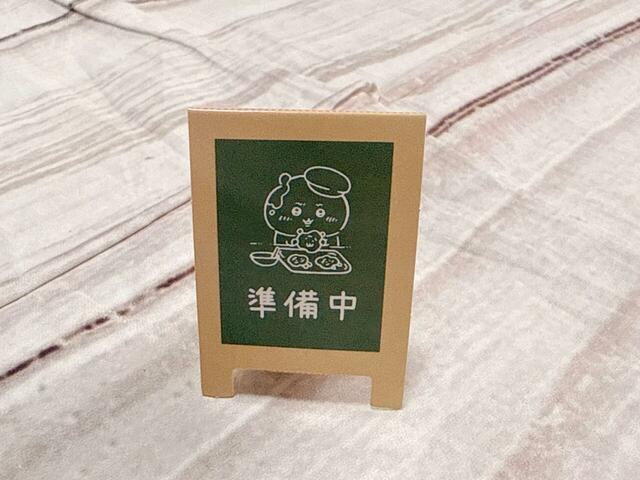 ワゴンの横に設置する立て看板を組み立て！