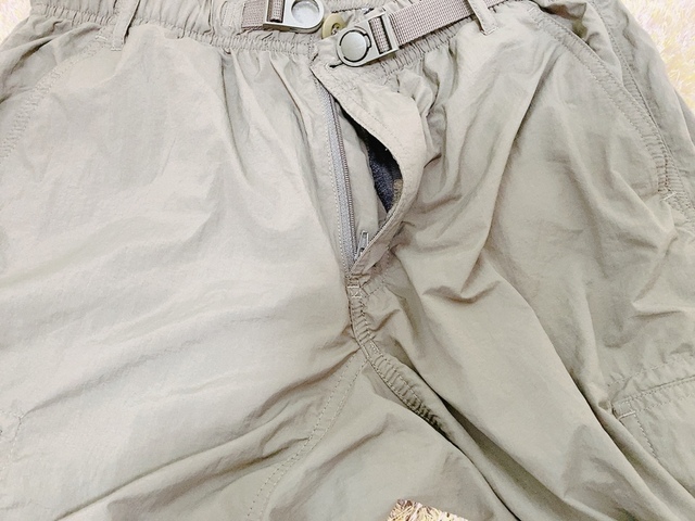 【ワークマン REPAIR-TECH(リペアテック)超軽量×遮熱ミリタリーカーゴパンツ】ウエストはゴム。丸い部分をポチッと外すと取り外せるウェビングベルト付き