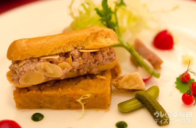 ポークと鶏レバーのリエット、鴨肉のコンフィ添え