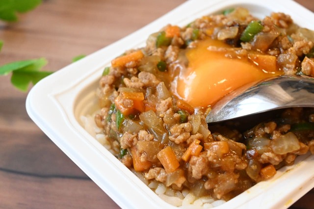 【ナマステキーマカレー】卵との相性も抜群です！