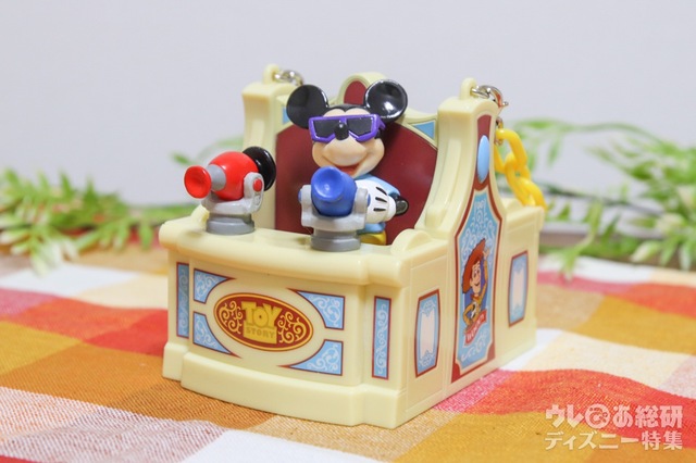 グミキャンディー、ミニスナックケース付き ¥950