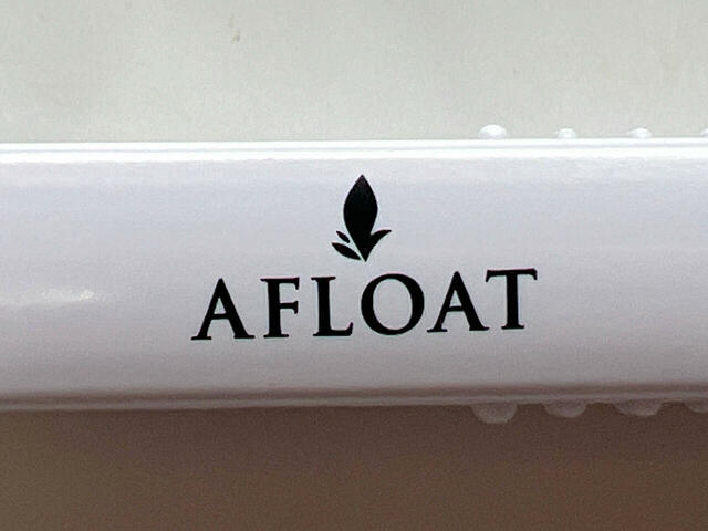 「AFLOAT」のロゴとマーク入りなのもうれしい!