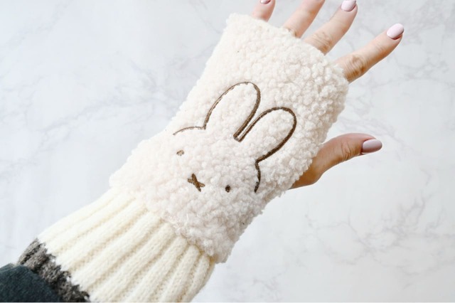 【アベイル×ミッフィー新商品】手袋着用イメージ