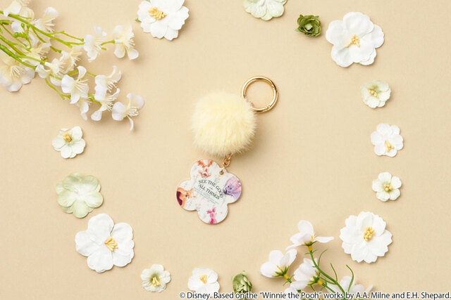ファー付きアクリルキーホルダー 1,320円