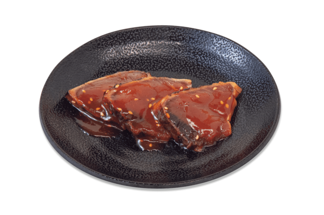 「炙り焼き鰹」<単品価格:440円(税込)>【焼肉も和食も中華も食べ放題!じゅうじゅうカルビの食べ放題コースに「カツオのたたき」や「エビチリ」などの春限定メニューが登場!】